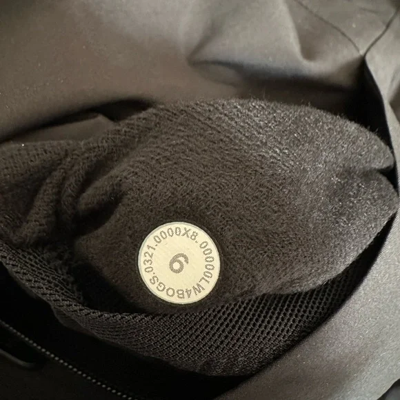 Lululemon • Rain Rebel Jacket
Black - Picture 16 of 16